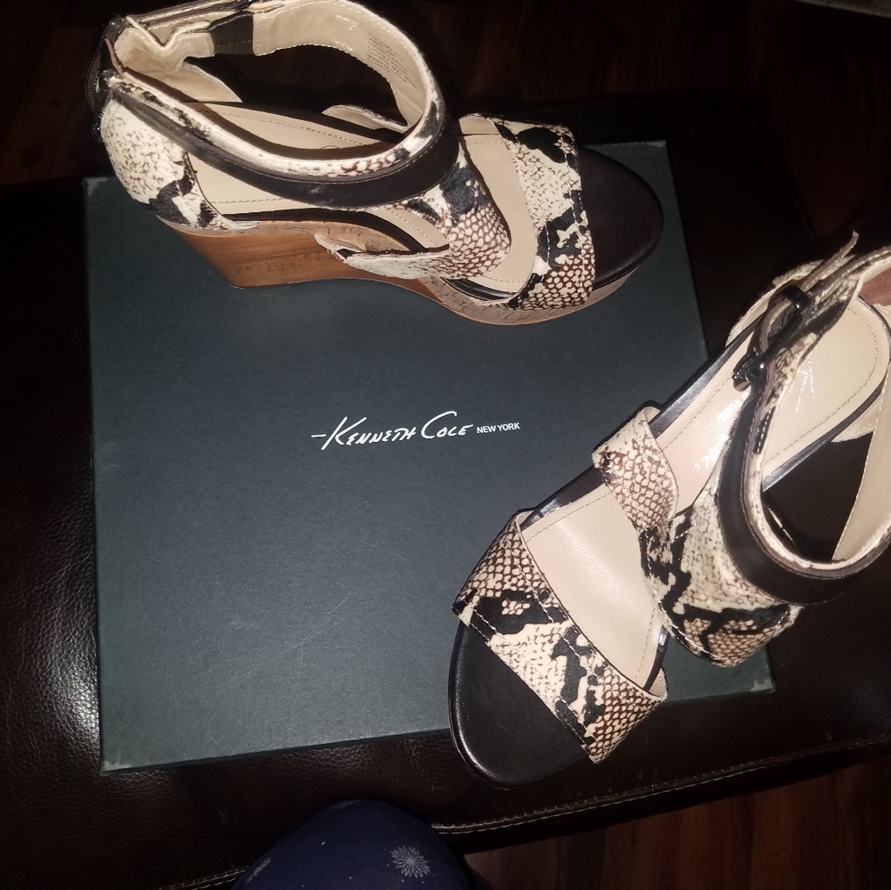sandals - Picture 3 of 7